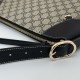 Perfette Qualità Repliche Borsa a tracolla media Gucci GG Emblem 815217 nero Imitazione