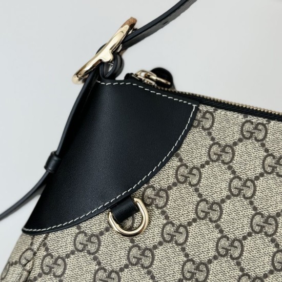 Perfette Qualità Repliche Borsa a tracolla media Gucci GG Emblem 815217 nero Imitazione