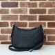 Migliore Repliche Gucci 815409 GG Emblem borsa a tracolla piccola mezzaluna Nero Economiche Outlet Online
