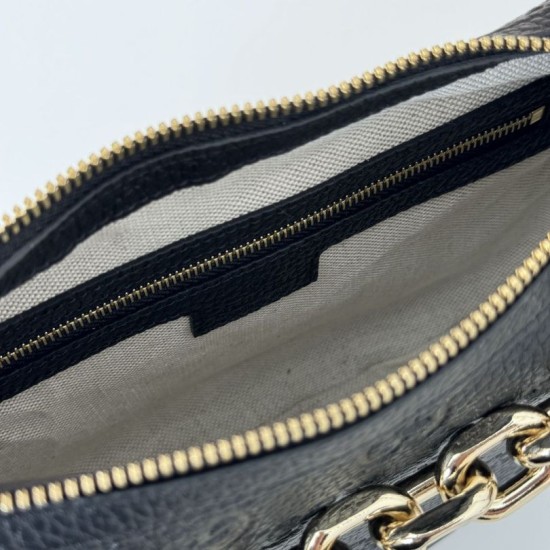 Migliore Repliche Gucci 815409 GG Emblem borsa a tracolla piccola mezzaluna Nero Economiche Outlet Online
