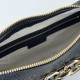 Migliore Repliche Gucci 815409 GG Emblem borsa a tracolla piccola mezzaluna Nero Economiche Outlet Online