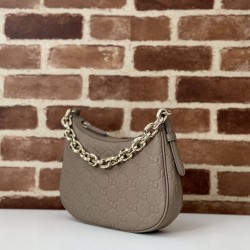 Replica perfetta Gucci 815409 GG Emblem borsa a tracolla piccola mezzaluna Talpa Imitazione Outlet Online