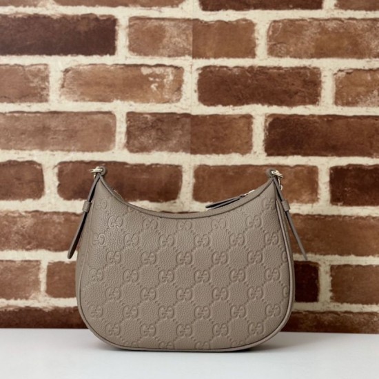 Replica perfetta Gucci 815409 GG Emblem borsa a tracolla piccola mezzaluna Talpa Imitazione Outlet Online