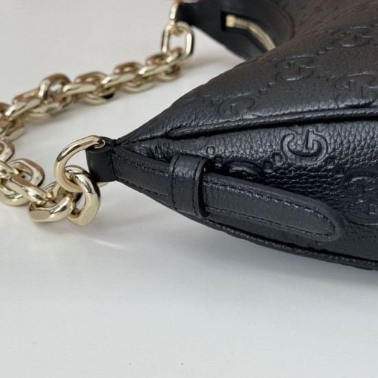 Migliore Repliche Gucci 820453 Borsa a tracolla media GG Emblem Nero Economiche Outlet Online