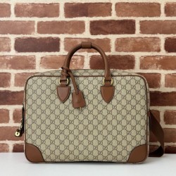 Miglior Falso Gucci 821149 Borsa a tracolla media GG Emblem Marrone Economiche Premium