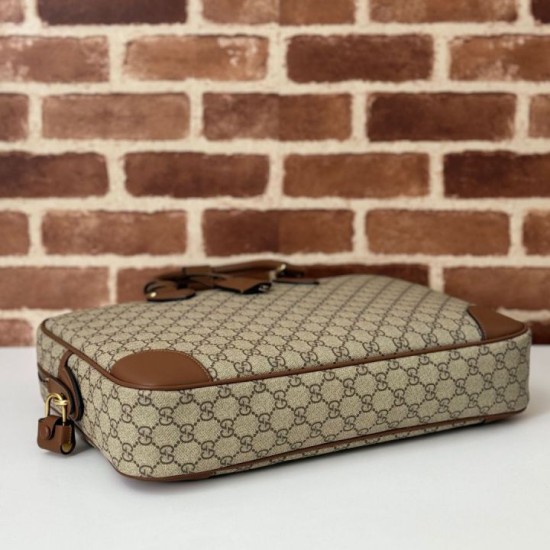 Miglior Falso Gucci 821149 Borsa a tracolla media GG Emblem Marrone Economiche Premium