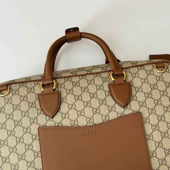 Miglior Falso Gucci 821149 Borsa a tracolla media GG Emblem Marrone Economiche Premium