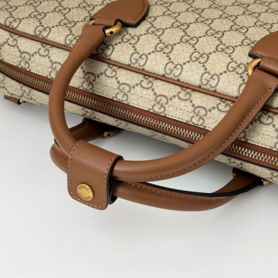 Miglior Falso Gucci 821149 Borsa a tracolla media GG Emblem Marrone Economiche Premium