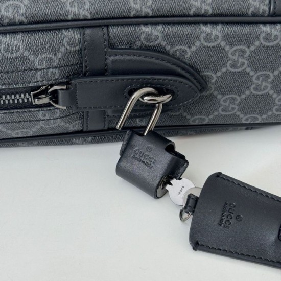 Migliore Repliche Gucci 821149 Borsa a tracolla media GG Emblem Nero Economiche Outlet Online