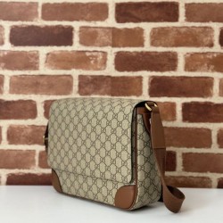 Replica perfetta Gucci 821154 Borsa a tracolla media GG Emblem Uomo Marrone Imitazione Outlet Online