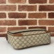 Replica perfetta Gucci 821154 Borsa a tracolla media GG Emblem Uomo Marrone Imitazione Outlet Online