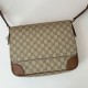 Replica perfetta Gucci 821154 Borsa a tracolla media GG Emblem Uomo Marrone Imitazione Outlet Online