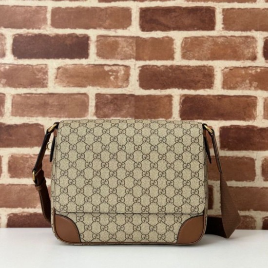 Replica perfetta Gucci 821154 Borsa a tracolla media GG Emblem Uomo Marrone Imitazione Outlet Online