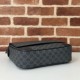 Perfette Qualità Repliche Gucci 821154 Borsa a tracolla media GG Emblem Nero Imitazione