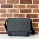 Perfette Qualità Repliche Gucci 821154 Borsa a tracolla media GG Emblem Nero Imitazione