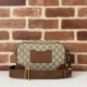 Replica perfetta Gucci 821155 GG Emblem piccola borsa a tracolla Marrone Imitazione Outlet Online