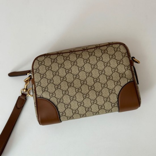 Replica perfetta Gucci 821155 GG Emblem piccola borsa a tracolla Marrone Imitazione Outlet Online
