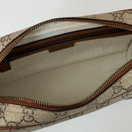 Replica perfetta Gucci 821155 GG Emblem piccola borsa a tracolla Marrone Imitazione Outlet Online
