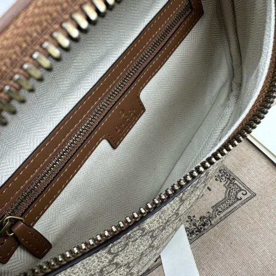 Migliore Repliche Gucci GG Emblem Marsupio medio 821162 Marrone Economiche Outlet Online