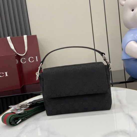 Perfette Qualità Repliche Gucci Borsa a tracolla piccola GG uomo con Web 821617 Nero Imitazione Replica perfetta Gucci Borsa a tracolla piccola GG uomo con Web 821617 Nero Imitazione Outlet Online