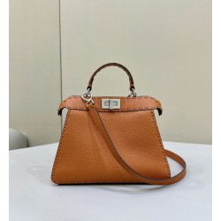 Migliore Repliche Fendi Peekaboo ISeeU Small Selleria Borsa con 556 impunture cucite a mano Marrone Economiche Outlet Online