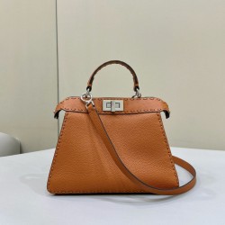Migliore Repliche Fendi Peekaboo ISeeU Small Selleria Borsa con 556 impunture cucite a mano Marrone Economiche Outlet Online