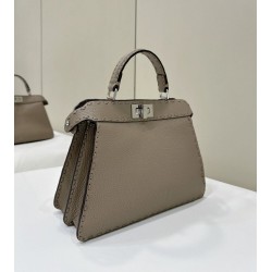 Migliore Repliche Borsa Fendi Peekaboo ISeeU Piccola Selleria con 556 impunture cucite a mano Grigia Economiche Outlet Online