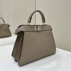 Migliore Repliche Borsa Fendi Peekaboo ISeeU Piccola Selleria con 556 impunture cucite a mano Grigia Economiche Outlet Online
