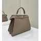 Migliore Replica Borsa Fendi Peekaboo ISeeU Piccola Selleria con 556 impunture cucite a mano Grigia Imitazioni Outlet Italia Migliore Repliche Borsa Fendi Peekaboo ISeeU Piccola Selleria con 556 impunture cucite a mano Grigia Economiche Outlet Online