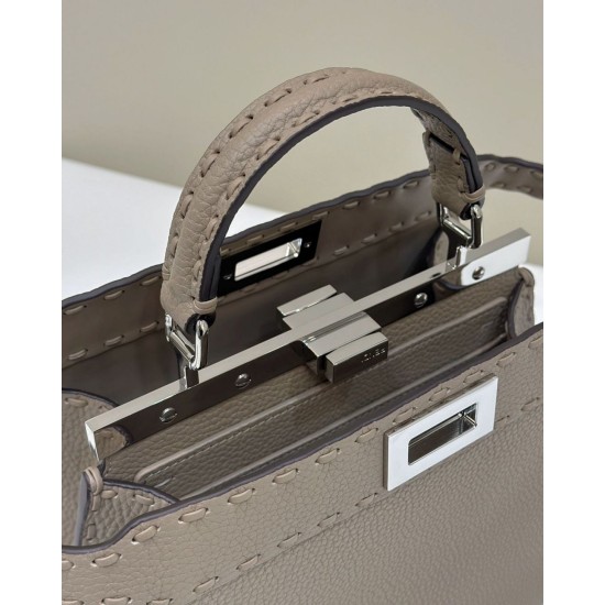 Migliore Replica Borsa Fendi Peekaboo ISeeU Piccola Selleria con 556 impunture cucite a mano Grigia Imitazioni Outlet Italia Migliore Repliche Borsa Fendi Peekaboo ISeeU Piccola Selleria con 556 impunture cucite a mano Grigia Economiche Outlet Online