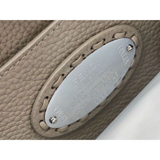 Migliore Replica Borsa Fendi Peekaboo ISeeU Piccola Selleria con 556 impunture cucite a mano Grigia Imitazioni Outlet Italia Migliore Repliche Borsa Fendi Peekaboo ISeeU Piccola Selleria con 556 impunture cucite a mano Grigia Economiche Outlet Online