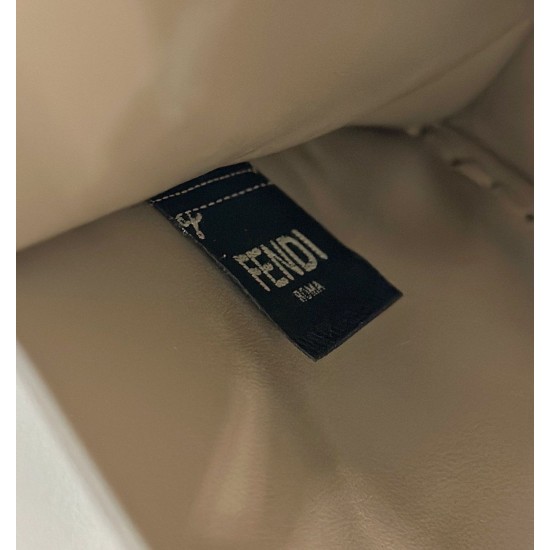 Migliore Replica Borsa Fendi Peekaboo ISeeU Piccola Selleria con 556 impunture cucite a mano Grigia Imitazioni Outlet Italia Migliore Repliche Borsa Fendi Peekaboo ISeeU Piccola Selleria con 556 impunture cucite a mano Grigia Economiche Outlet Online