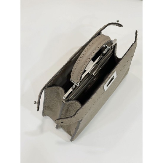 Migliore Replica Borsa Fendi Peekaboo ISeeU Piccola Selleria con 556 impunture cucite a mano Grigia Imitazioni Outlet Italia Migliore Repliche Borsa Fendi Peekaboo ISeeU Piccola Selleria con 556 impunture cucite a mano Grigia Economiche Outlet Online