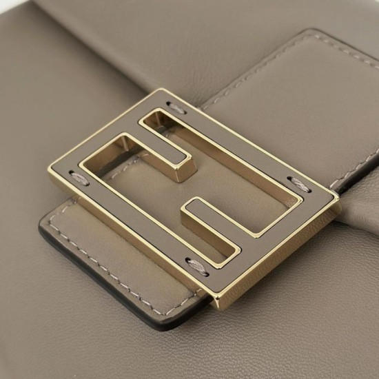 Replica perfetta Borsa baguette media Fendi Mamma Nappa grigio Imitazione Outlet Online