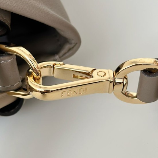 Replica perfetta Borsa baguette media Fendi Mamma Nappa grigio Imitazione Outlet Online