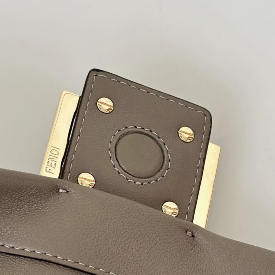 Replica perfetta Borsa baguette media Fendi Mamma Nappa grigio Imitazione Outlet Online