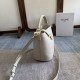 Repliche Borsa a secchiello piccola/media Celine Louise Bianco Pelle di vitello liscia Imitazioni Premium Replica perfetta Borsa a secchiello piccola/media Celine Louise Bianco Pelle di vitello liscia Imitazione Outlet Online