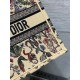 Perfette Qualità Repliche Borsa tote Dior media in rafia con Dior Cabinet de Curiosites Beige Imitazione Migliore Repliche Borsa tote Dior media in rafia con Dior Cabinet de Curiosites Beige Economiche Outlet Online