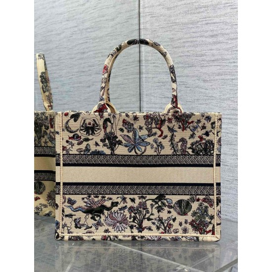 Perfette Qualità Repliche Borsa tote Dior media in rafia con Dior Cabinet de Curiosites Beige Imitazione Migliore Repliche Borsa tote Dior media in rafia con Dior Cabinet de Curiosites Beige Economiche Outlet Online
