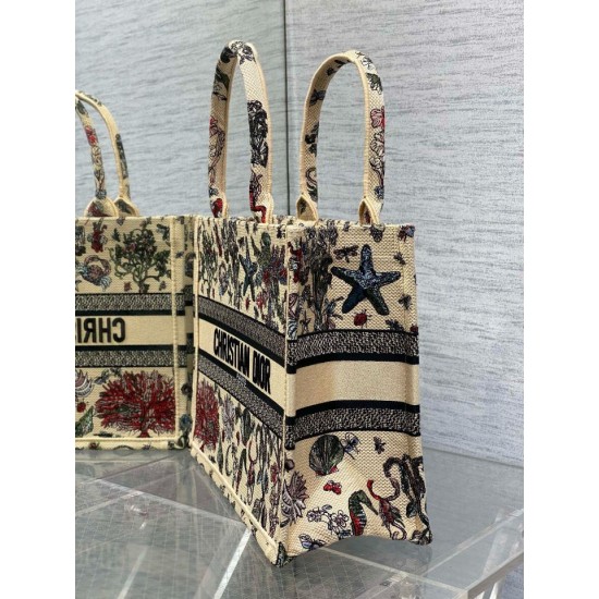 Perfette Qualità Repliche Borsa tote Dior media in rafia con Dior Cabinet de Curiosites Beige Imitazione Migliore Repliche Borsa tote Dior media in rafia con Dior Cabinet de Curiosites Beige Economiche Outlet Online