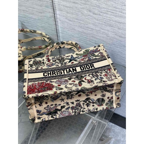 Perfette Qualità Repliche Borsa tote Dior media in rafia con Dior Cabinet de Curiosites Beige Imitazione Migliore Repliche Borsa tote Dior media in rafia con Dior Cabinet de Curiosites Beige Economiche Outlet Online