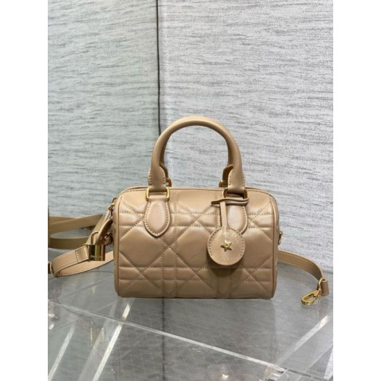 Perfette Qualità Repliche Borsa Dior Groove 20 Macrocannage Marrone Imitazione Replica perfetta Borsa Dior Groove 20 Macrocannage Marrone Imitazione Outlet Online