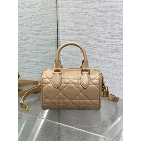 Perfette Qualità Repliche Borsa Dior Groove 20 Macrocannage Marrone Imitazione Replica perfetta Borsa Dior Groove 20 Macrocannage Marrone Imitazione Outlet Online