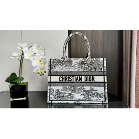 Migliore Repliche Borsa Dior Dior Book Tote media ricamata con motivo Dior Around the World multicolore Economiche Outlet Online