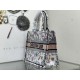 Perfette Qualità Repliche Dior Medium Book Tote Bag Ricamo Toile de Jouy Fiore Bianco/Blu Imitazione