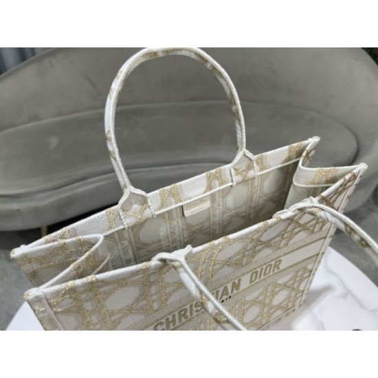 Perfette Qualità Repliche Dior Medium/Large Book Tote Bag Ricamo rattan oversize Bianco/Oro Imitazione