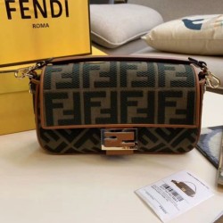 Replica perfetta Borsa media Fendi Baguette verde denim Imitazione Outlet Online
