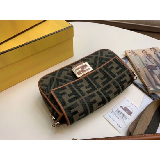 Replica perfetta Borsa media Fendi Baguette verde denim Imitazione Outlet Online