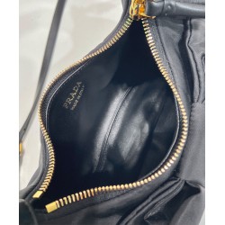 Migliore Repliche Mini-bag in nylon/nappa Prada Re-Nylon con fiocco 1BC241 Nero Economiche Outlet Online