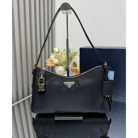 Repliche Borsa a tracolla grande Prada Aimee Re-Nylon con lucchetto 1BC232 Nero Imitazioni Premium Miglior Falso Borsa a tracolla grande Prada Aimee Re-Nylon con lucchetto 1BC232 Nero Economiche Premium
